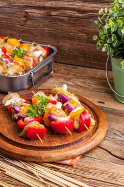 Ham sığır eti şiş ızgara için hazır