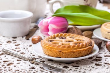 Lezzetli çikolatalı cevizli tart.