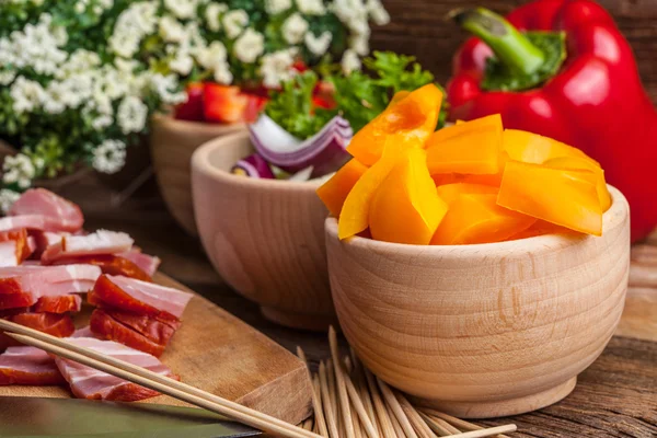 Ingrediënten voor te bereiden spiesjes. — Stockfoto