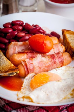 Tam İngiliz kahvaltısı.