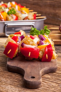 Ham sığır eti şiş ızgara için hazır