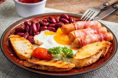 Tam İngiliz kahvaltısı.