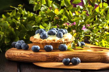 Muffin puding ve yaban mersini ile.