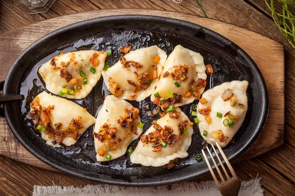 Köfte et, soğan ve pastırma ile.