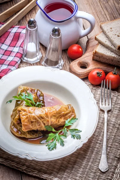 Piatto di cavolo ripieno di carne . — Foto Stock