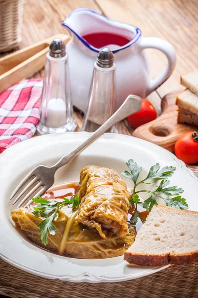 Piatto di cavolo ripieno di carne . — Foto Stock