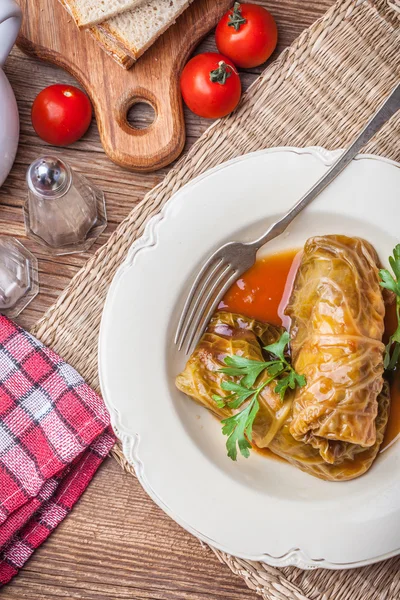 Et ile yemek lahana dolması. — Stok fotoğraf