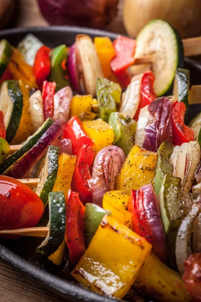 Brochetas de verduras . —  Fotos de Stock