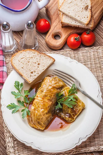 Piatto di cavolo ripieno di carne . — Foto Stock