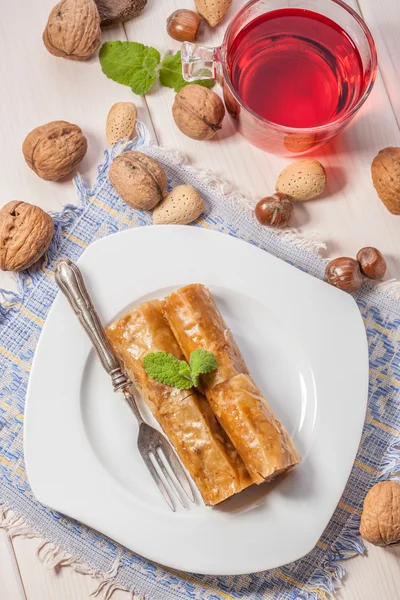 Baklava con noci e miele . — Foto Stock