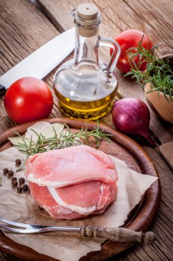 Dilimlenmiş taze çiğ et.