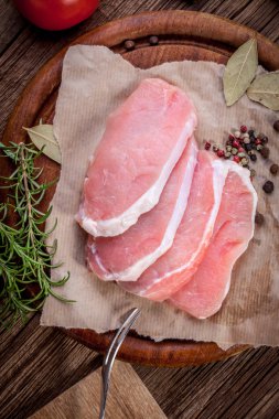 Dilimlenmiş taze çiğ et.