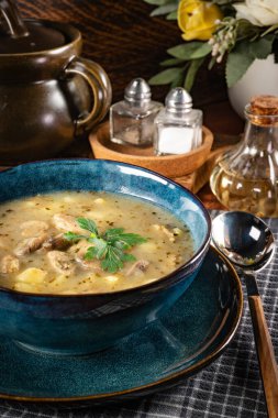 Patates ve sosisli ekşi çorba..