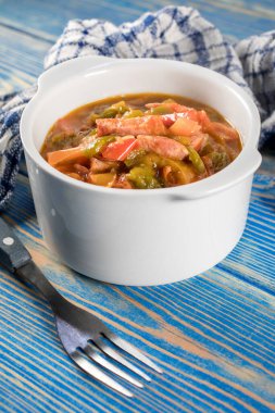 Lecho - biberli ve sosisli lezzetli Macar güveci.