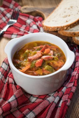 Lecho - biberli ve sosisli lezzetli Macar güveci.