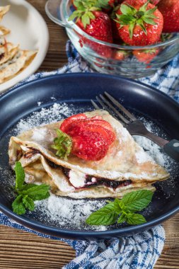 Reçelli, peynirli ve çilekli Polonya gözlemeleri..