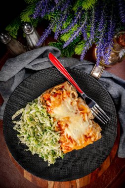 Peynirli krep, Pekin marullu..