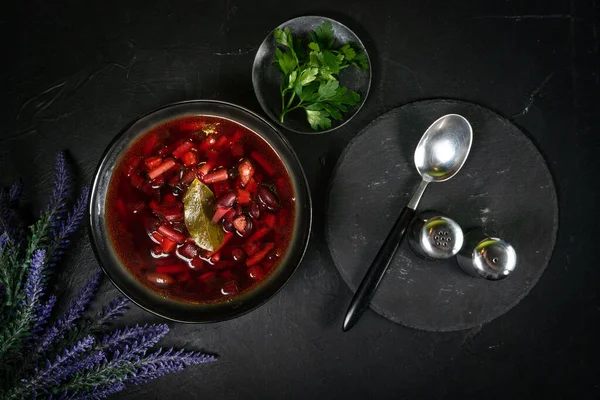 Pancar çorbası - geleneksel Ukrayna mutfağı.