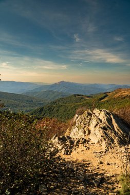 Sonbahar dağ manzarası. Bieszczady Dağları, Polonya.