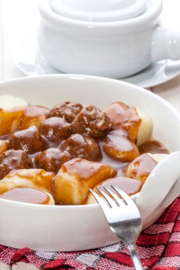 Patates köfte et köfte ile.