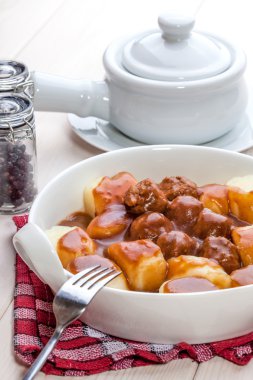 Patates köfte et köfte ile.