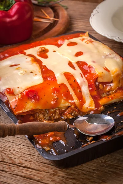 Lasanha com carne de vaca. Cozinha italiana . — Fotografia de Stock