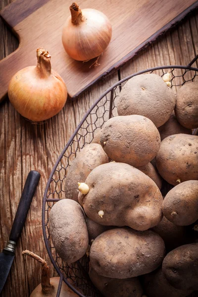 Ekologicky pěstované brambory. — Stock fotografie