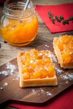 Şeftali reçeli ile gözleme.