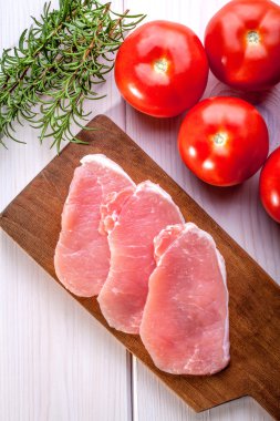 Dilimlenmiş taze çiğ et.