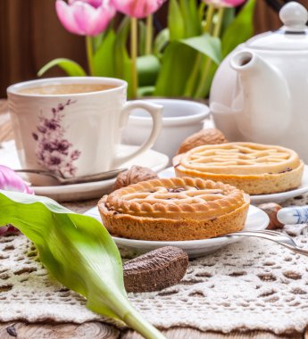 Lezzetli çikolatalı cevizli tart.