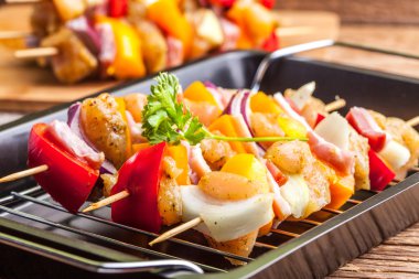 Ham sığır eti şiş ızgara için hazır