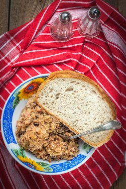 Geleneksel Lehçe lahana turşusu (bigos) Mantar ve et.