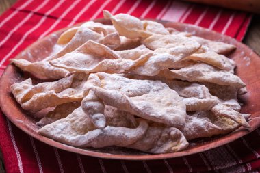 Melek pastası kanatları. Faworki.