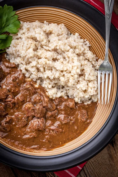 Guiso de cebada cocida de cerdo . — Foto de Stock