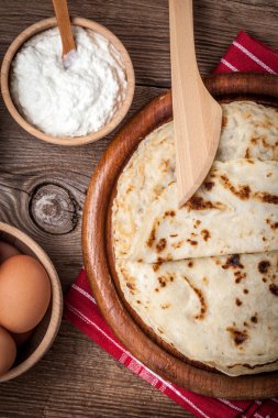 Geleneksel Lehçe krep yığını.