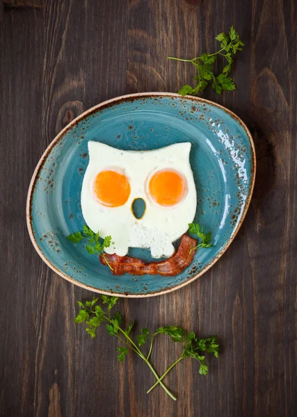 Owl-shaped fried eggs — Stock Photo, Image