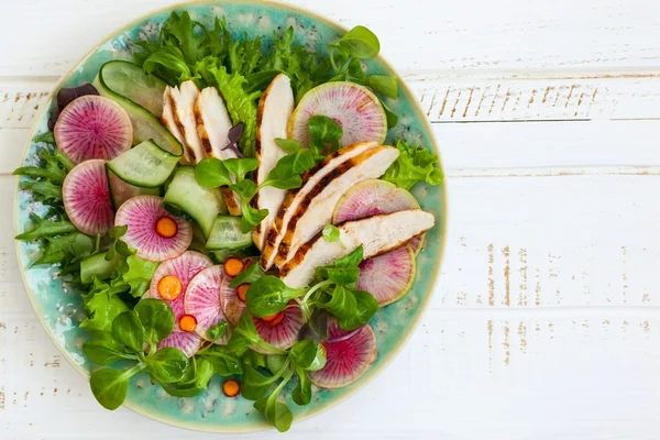 Ensalada de pollo a la plancha — Foto de Stock