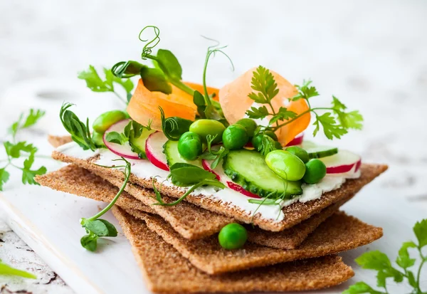 Healthy sandwiche vith vegetables — Stockfoto