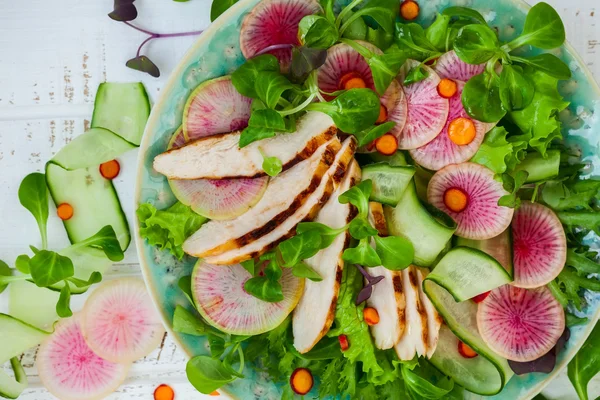 Gegrillter Hühnersalat — Stockfoto