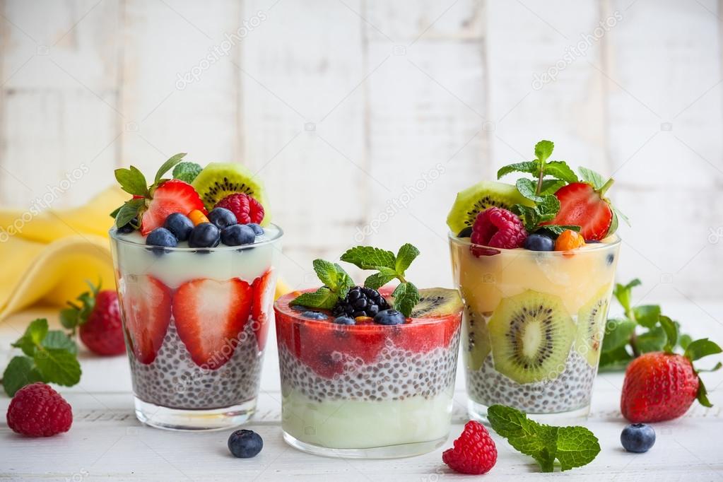 Chia and berries smoothies