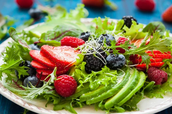 Ensalada de bayas frescas —  Fotos de Stock