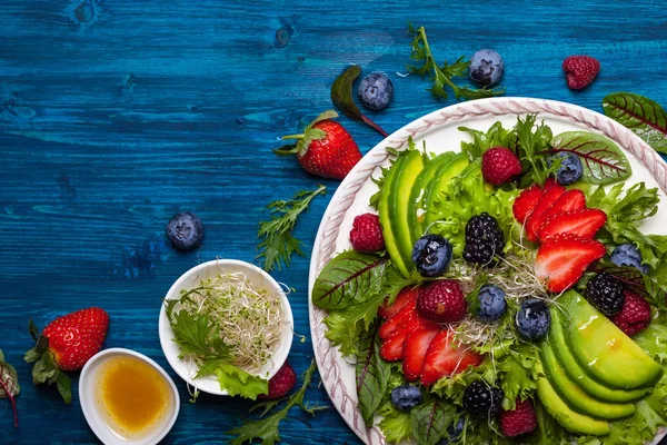Salada de bagas frescas — Fotografia de Stock