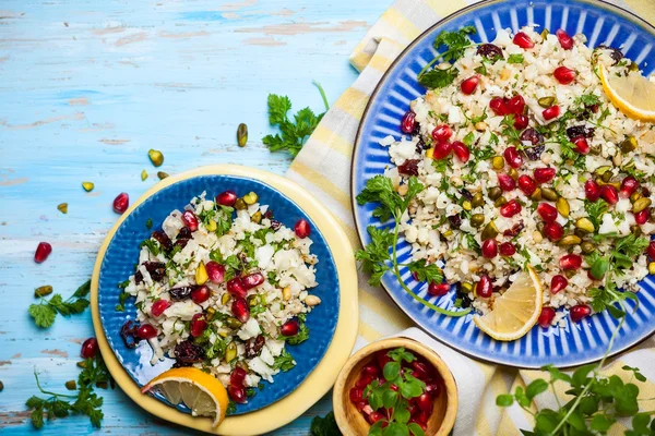 Bloemkool couscous met noten — Stockfoto