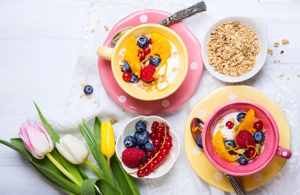 Café da manhã saudável com muesli — Fotografia de Stock