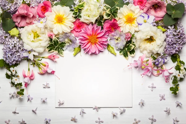 Floral composition with greeting card — Stock Photo, Image