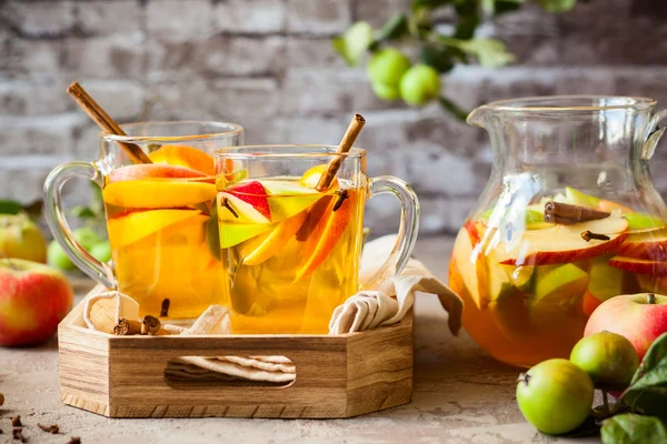 Äpple och citrus sangria — Stockfoto