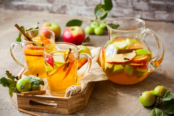 Äpple och citrus sangria — Stockfoto