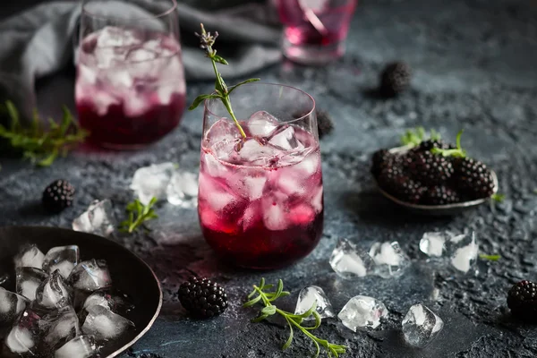 BlackBerry limonade met lavendel — Stockfoto