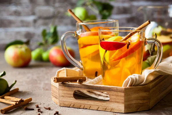 Äpple och citrus sangria — Stockfoto