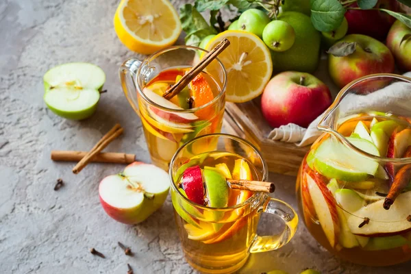 Sangría de manzana y cítricos —  Fotos de Stock